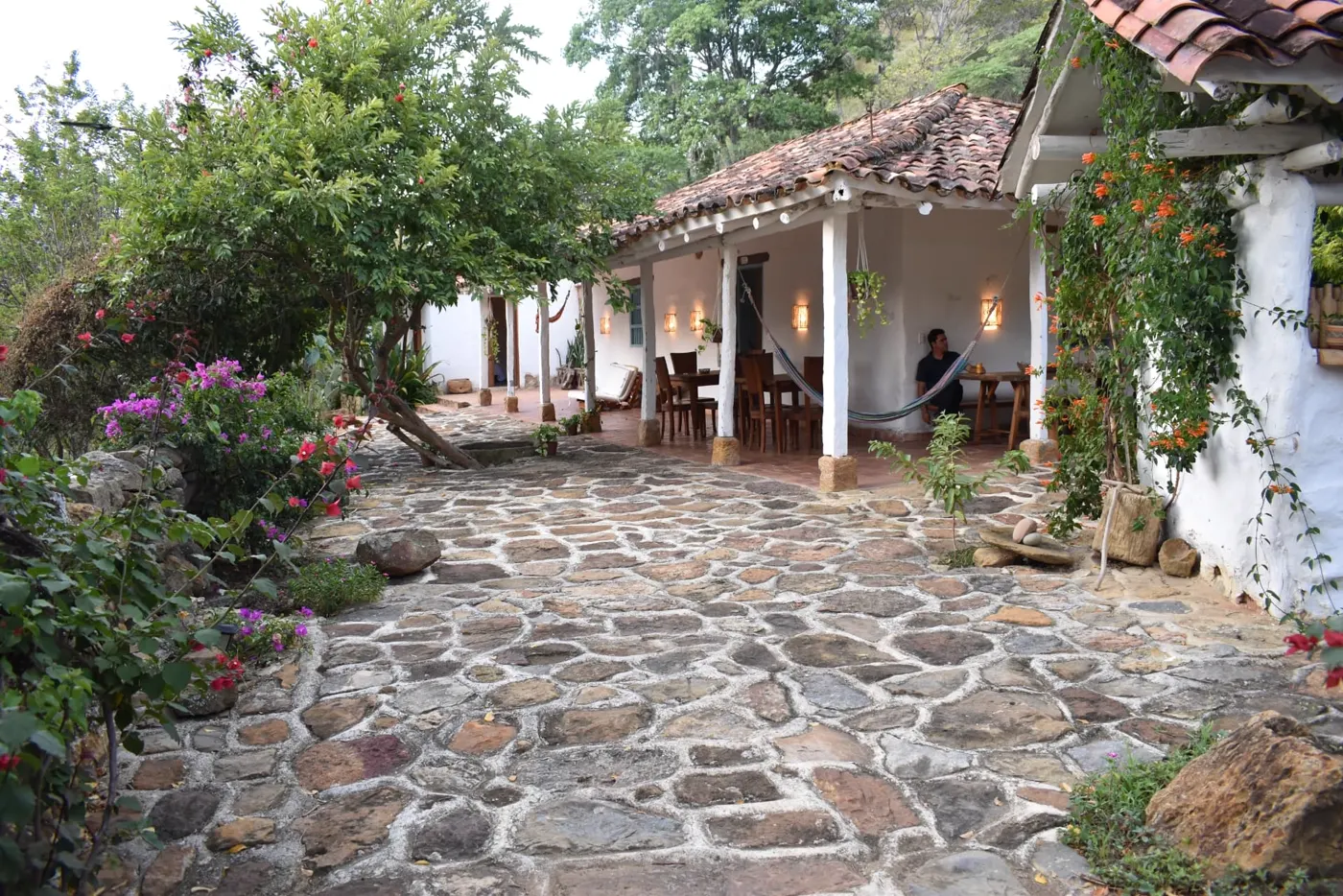Patio colonial con hamaca